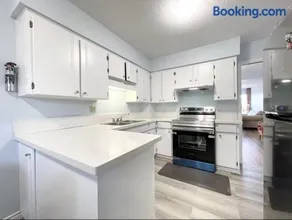 Richmond Airport Cozy Holiday House - Image 3