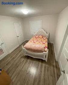 4 furnished bed rooms detached home ideal for family living - Image 3