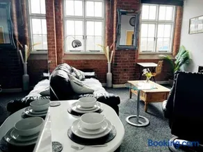 City Mill - Next to Town Centre Shopping and Restaurants - Free Parking - Image 5
