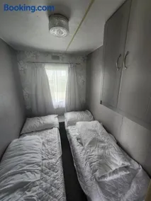 Kingfisher OAK 1098 Dees Caravan Lettings - Image 2