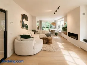 Peaceful 3-bedroom Knokke villa with spacious garden - Image 1