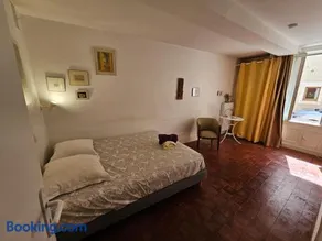 Authentic winemaker's house in the heart of Irancy - Image 4