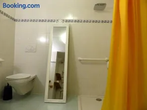 Grand gîte restauré avec climatisation, idéal pour familles - Image 4