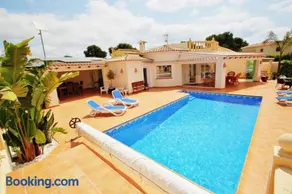 Villa avec terrasse, jardin et barbecue | Vue ville | Parfaite pour le travail à distance - Image 2