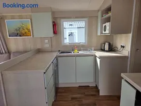2 bedrooms caravan with a sea view - Image 3