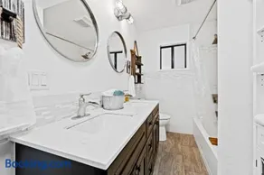 Lakefront, Private dock, ensuite-unit, King bed, Free EV charger, Boat Friendly - Image 3