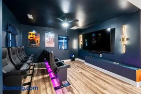 4BR, Home Theater, near Spooky Nook Sports Complex - Image 2