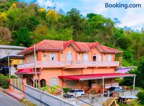 Carolyn's View Guesthouse - Image 2