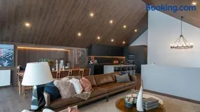 Peak Chalet - Image 2