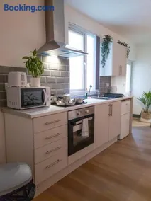 Mega Value Stay - 7 Beds, Keyless Entry, City 5 min walk BY PROPERTY PROMISE - Image 3