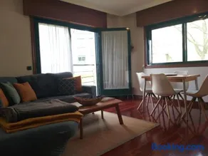 Apartamento completo con parking privado y WiFi en San Roque - Image 1