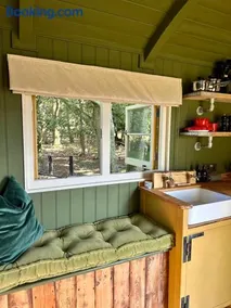 Secret Paddock Shepherds Hut - Image 4