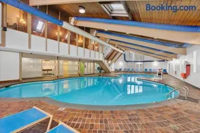 Lake Hideaway - Pool Access, Hot Tub, Game Room, Firepit - Image 4
