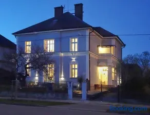VILA OPOČNO - Image 1