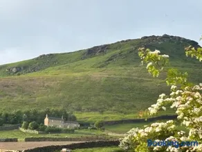 Luxury Cottage above Embsay Reservoir with Sunrise-to-Sunset Views - Image 2