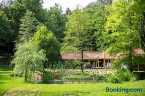 ÉletMagTár Guesthouse - Image 1