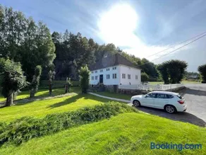 Bosvik Gård, nyrenovert leilighet i hovedhus fra 1756 - Image 2