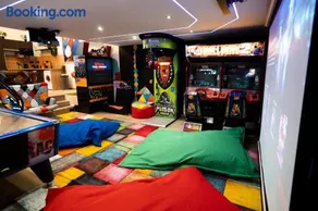 Capsule Luna Park - Jacuzzi - Sauna - Jeux & Arcades - Billard - Netflix & Home cinéma - - Image 1