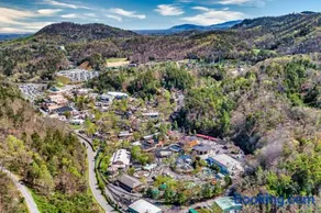 The Lake House by Venture Smoky Mountains - Image 5