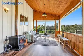 Private Barn House with Gazebo - Stunning Views - Image 1