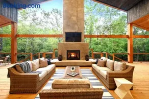 On Creek! HUGE Deck- Elegant Luxury! Sleeps 15 - Image 4
