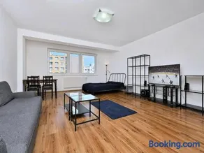 Modern apartment with parking, 10 minutes to the center, Netflix - Image 1