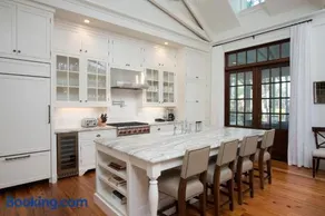 Signature Five Bedroom Lagoon Residence 1002 - Image 2