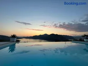 Luxury villa with private infinity pool - Image 5