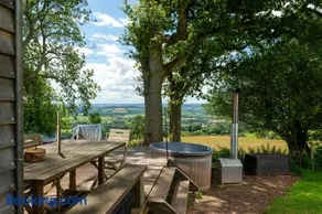 Tilbury Shepherd Huts & Holiday Cottages with Hot Tubs - Image 3