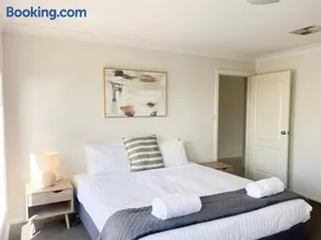 Urban 3BR Oasis Style & Comfort! - Image 3