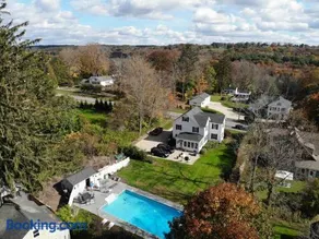 Historic Colonial Pool Walk to Town - Image 3