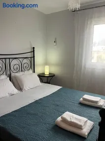 Lovely 1-bedroom apartment in front of sandy beach - Image 2