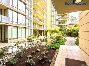Waterfalls Hotel in Downtown With Stunning Views! - Image 2