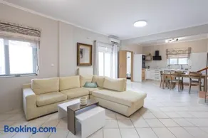 Sofia's seaview house - Image 4