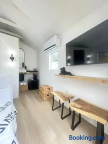 Charming Coastal Retreat - Image 2