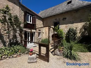 Gîte authentique avec piscine en Aveyron - Image 1