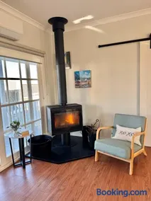 Coastal Sanctuary, Spa, EV friendly, Pet Firendly with Fireplace, wood provided Just 50m to Kilcunda Beach and 100m to the Ocean View Hotel The Sticks and Copper Door Kitchen Accessibility Friendly - Image 1