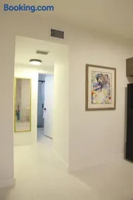 Apt 3 Miami Designer Apartment in the Upper East-Side - Image 2