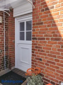 Voll ausgestattetes Apartment mit Garten, Terrasse und Grill - Image 2