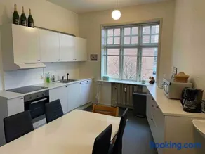 Cozy 4-Bedroom Apartment Aalborg - Image 3
