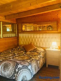 Cozy Oasis near Barcelona & Fresh Sea Breeze Boat Stay - Image 1