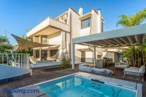GOLDEN LUXE - Dream Villa Sauna & Jacuzzi - Image 1