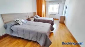 Piso muy amplio en pleno centro de Cantarrana - Viveiro - Image 2