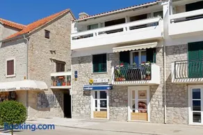 Amazing Waterfront Apartments - Image 5
