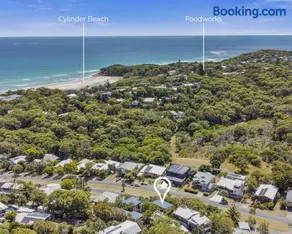 Sea View + Sleeps 8 + 3 mins to Beach - Image 4