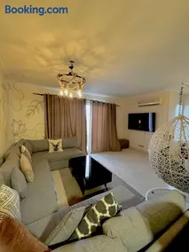 3BRs beachside Chalets Steps to The Beach Luxury Resort Y8 - Image 5