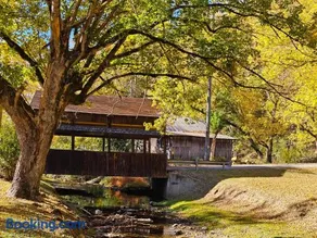 The Hudson House, Country Colonial Retreat - Image 2