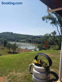 Casa rústica às margens do lago - Image 4
