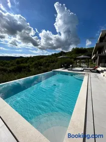 V Residence Apartments - Image 3