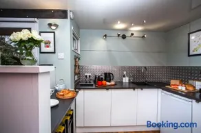 Bright & Unique Loft Studio - Harrogate Hideaway - Image 3